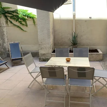 Appartement Intra Muros Avec Cour Privee Avignon Exterior photo