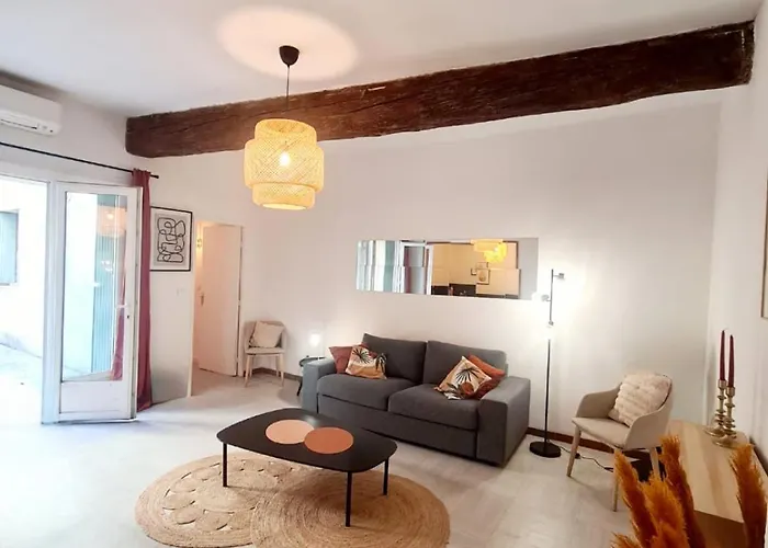 Appartement Intra Muros Avec Cour Privee